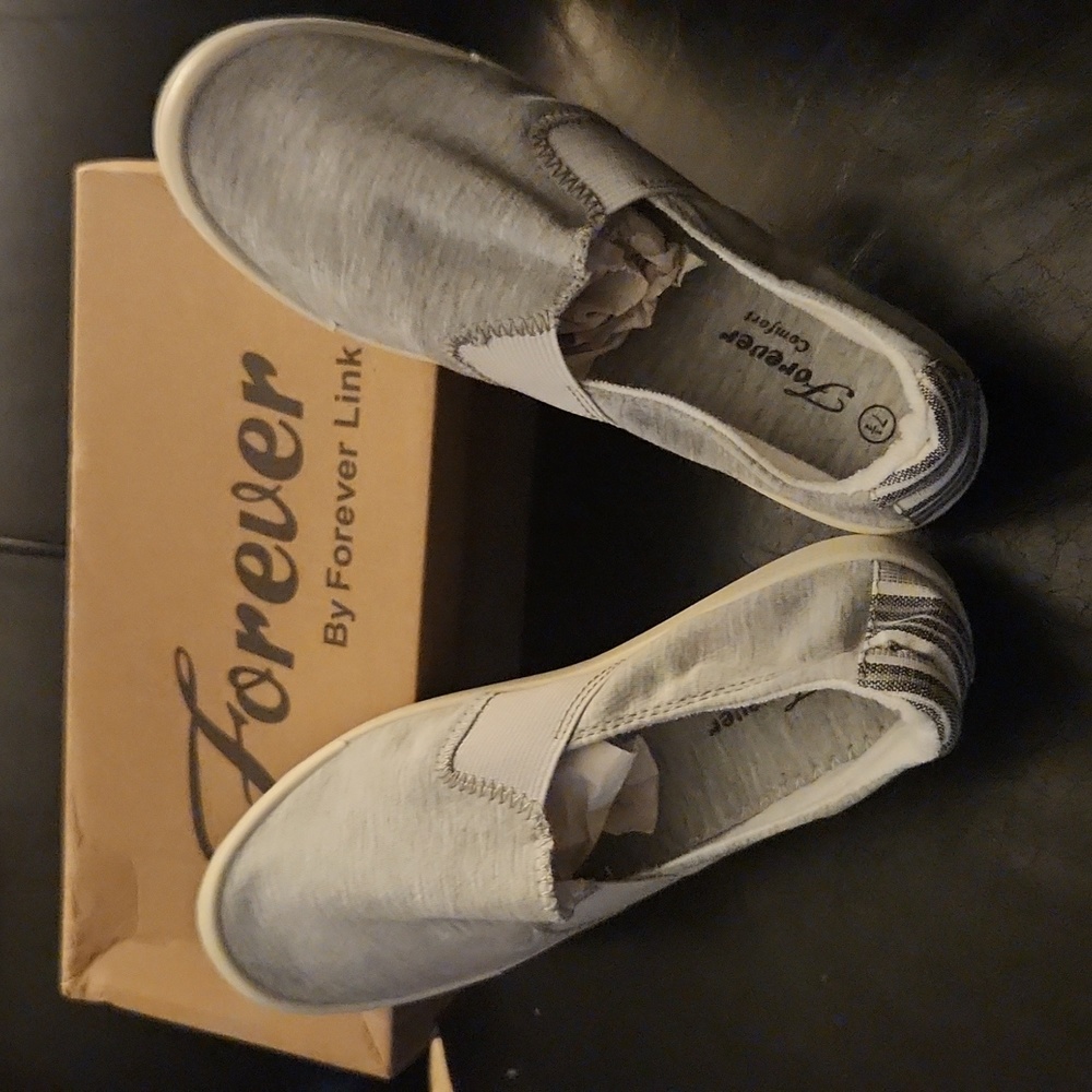 Forever Comfort by Forever Link - Size 7.5 Gray Slip On Shoes